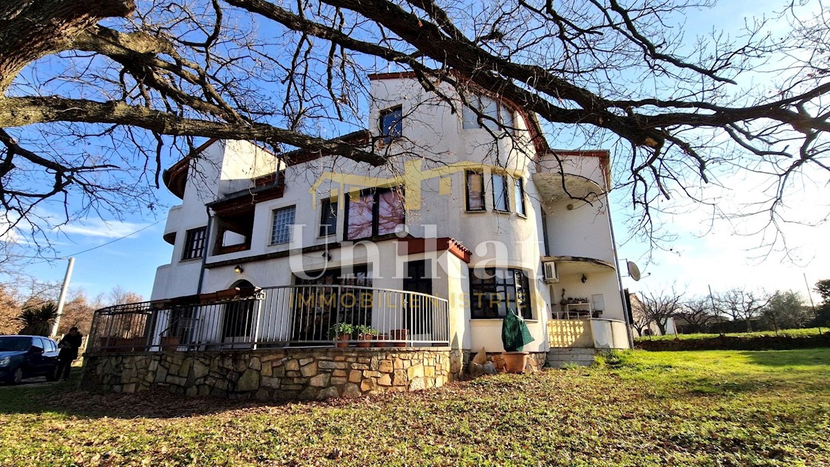 Haus mit mehreren Wohnheiten zur Fertigstellung 